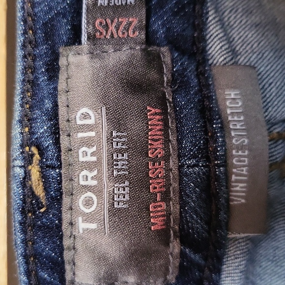 Torrid mid-rise skinny jeans size 22xs - Picture 2 of 4